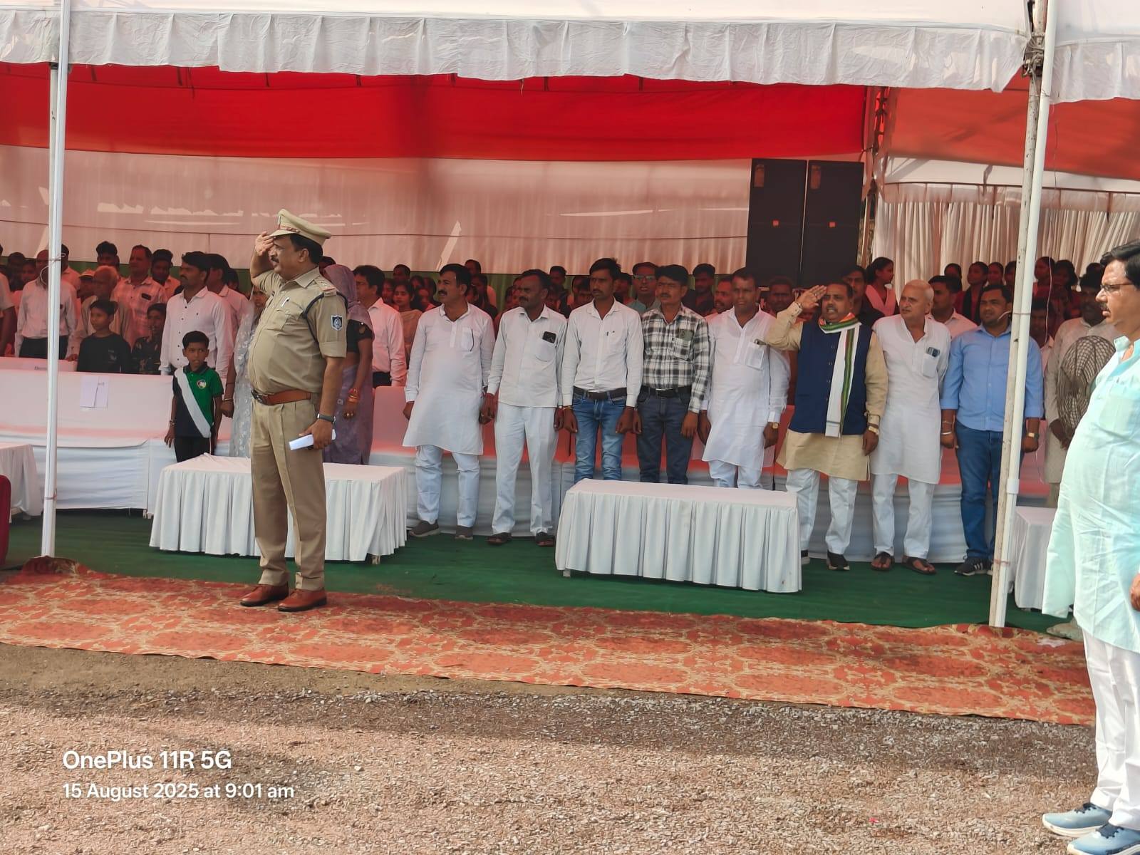 स्टेडियम ग्राउंड डबरा में स्वतंत्रता दिवस पर विधायक सुरेश राजे ने दी तिरंगे को सलामी