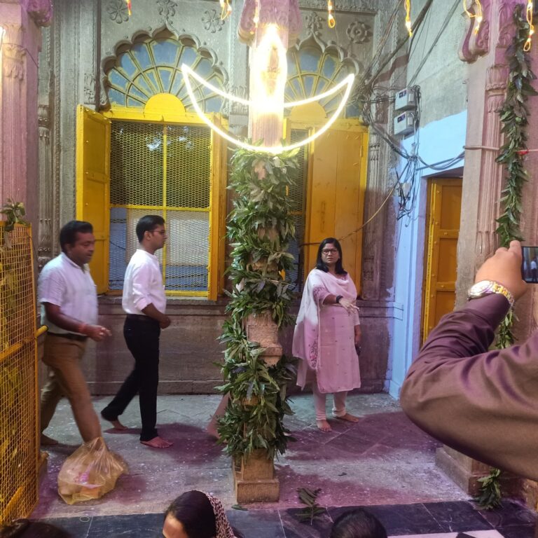 गोपाल मंदिर में जन्माष्टमी महोत्सव आज, राधा-कृष्ण होंगे बेशकीमती आभूषणों से सुसज्जित