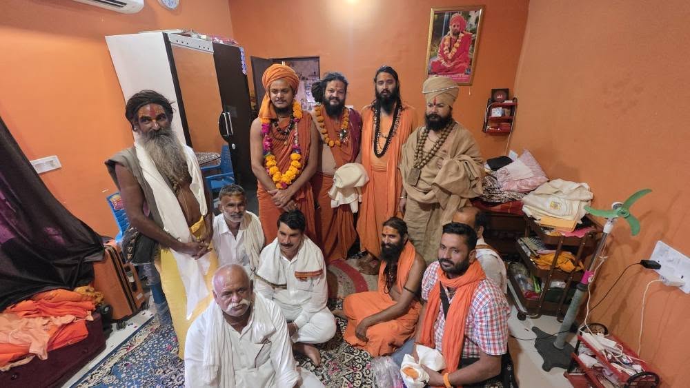 धूमेश्वर धाम : शिव महापुराण कथा के भंडारे में संतों का आगमन