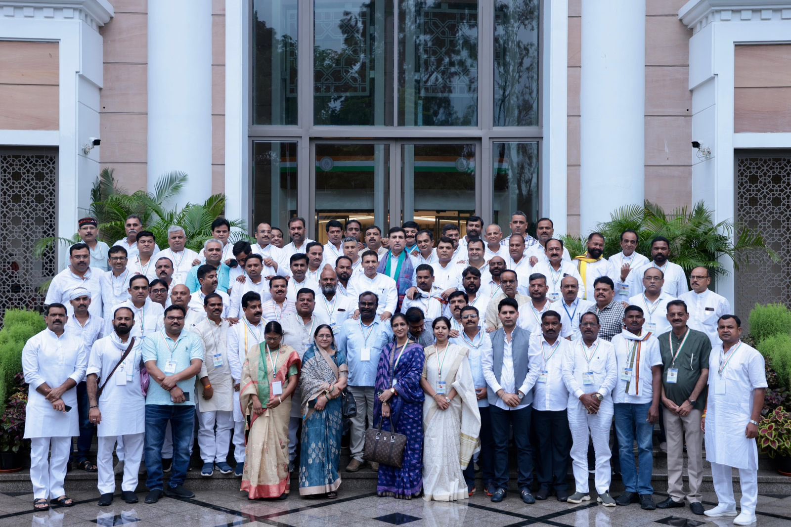 कांग्रेस विधायक और पूर्व मंत्री जीतू पटवारी ने आज नई दिल्ली स्थित कांग्रेस मुख्यालय में प्रदेश कांग्रेस प्रभारी हरीश चौधरी से मुलाकात की। इस दौरान उन्होंने प्रदेश के सभी नवनियुक्त जिला कांग्रेस अध्यक्षों से भी भेंट की।