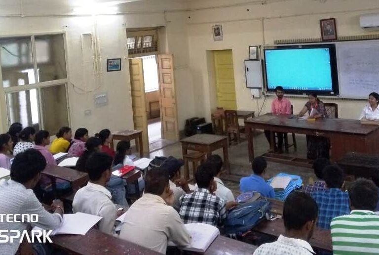 आर्थिक रूप से कमजोर परिवारों के बच्चों को मिल रही है नि:शुल्क कोचिंग