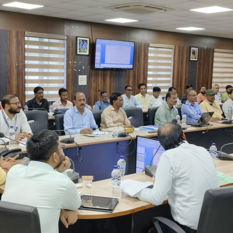 कलेक्टर की अध्यक्षता में दतिया में बैंकर्स समिति की समीक्षा बैठक संपन्न