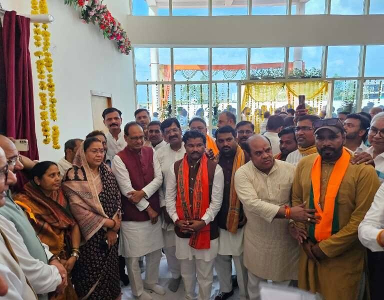 रानी लक्ष्मीबाई केंद्रीय कृषि विद्यालय का भव्य उद्घाटन