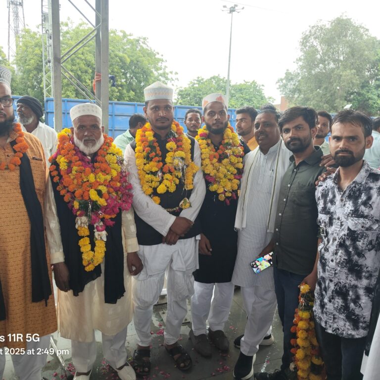 डबरा विधायक सुरेश राजे ने उमरा मदीना शरीफ यात्रा पर रवाना हो रहे परिजनों को दी शुभकामनाएँ