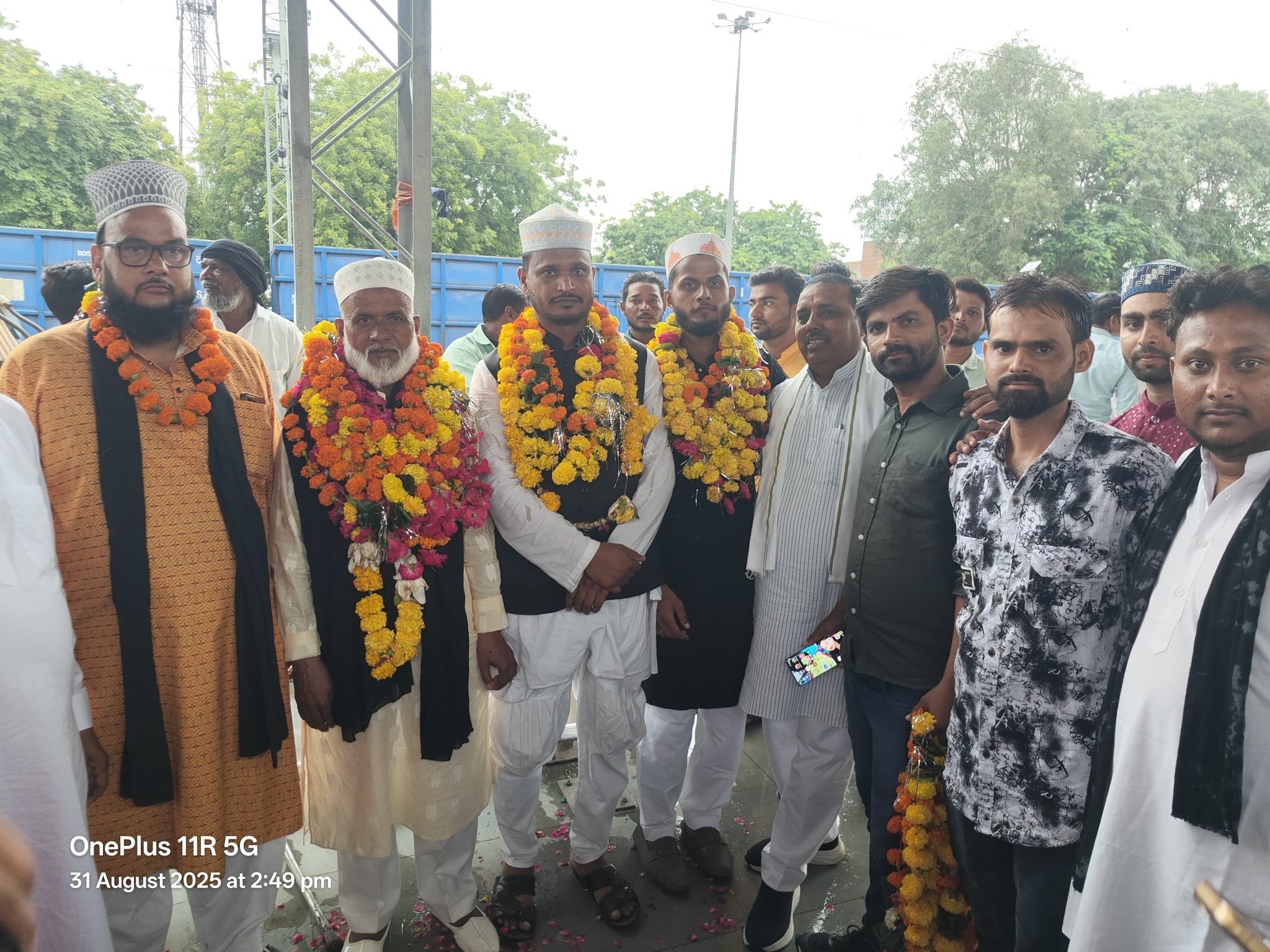 डबरा विधायक सुरेश राजे ने उमरा मदीना शरीफ यात्रा पर रवाना हो रहे परिजनों को दी शुभकामनाएँ