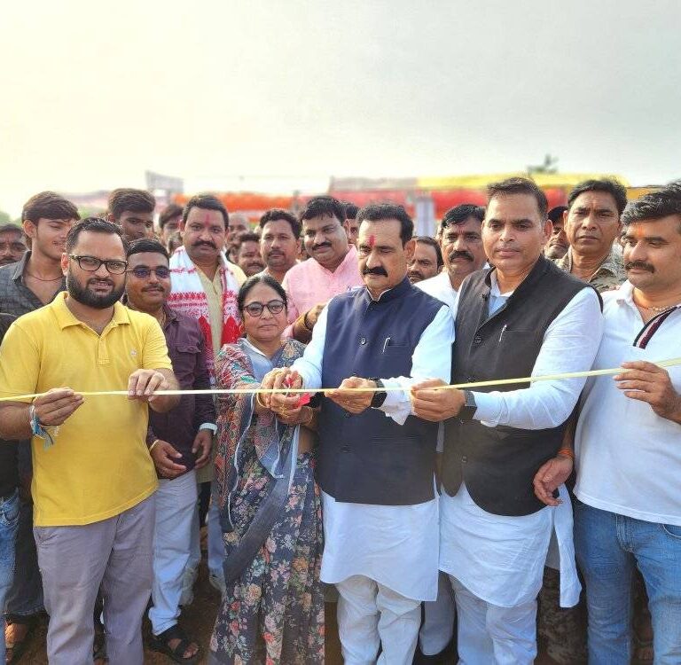 डॉ. नरोत्तम मिश्रा ने ग्रामीणों संग साझा किया उल्लास, परंपरा से जुड़ाव को बताया समाज की शक्ति