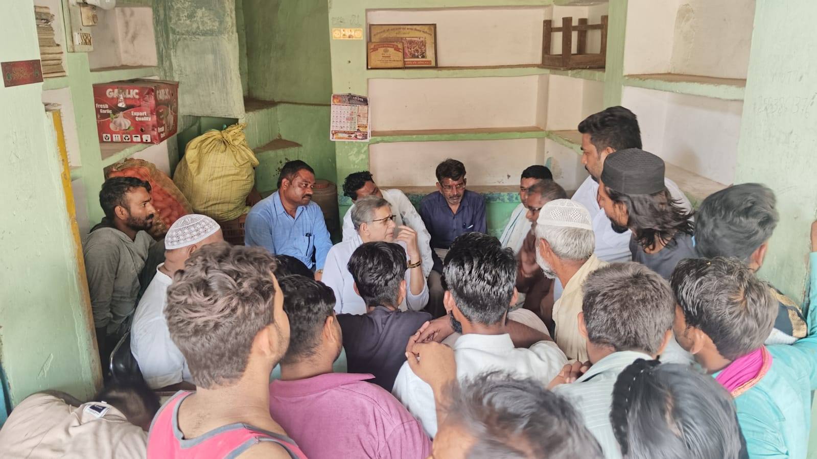 नवीन मंडी परिसर में सब्जी विक्रेताओं को मिलेगी राहत, विधायक राजेन्द्र भारती ने किया आश्वासन