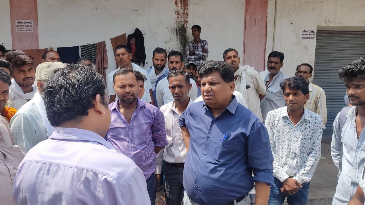 डबरा क्षेत्र में खाद दुकानों का औचक निरीक्षण किसानों को बिना परेशानी मिले खाद : कलेक्टर