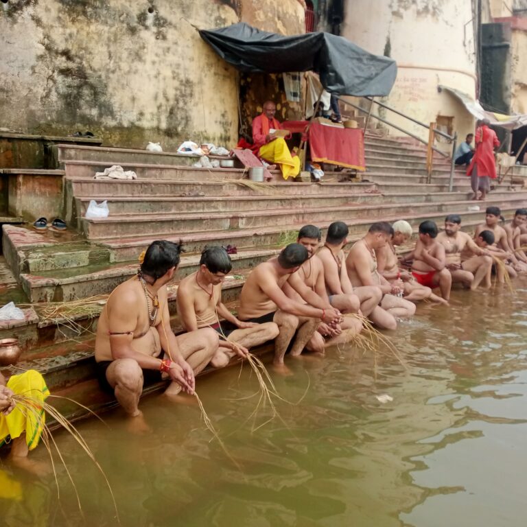 पहूज नदी तट पर वैदिक मंत्रोच्चार के बीच मनाया गया श्रावणी पर्व