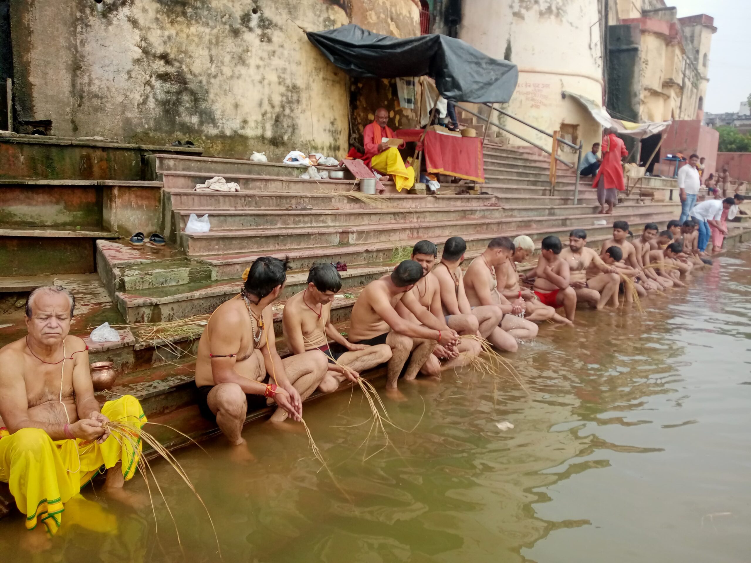 पहूज नदी तट पर वैदिक मंत्रोच्चार के बीच मनाया गया श्रावणी पर्व