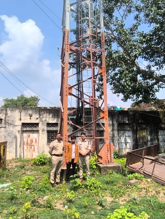 थरेट में पुलिस की सूझबूझ से बची जान, टावर पर चढ़े युवक को सुरक्षित उतारा