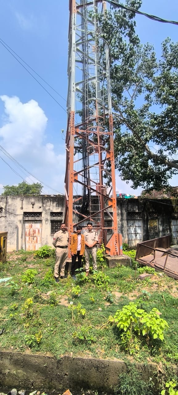 थरेट में पुलिस की सूझबूझ से बची जान, टावर पर चढ़े युवक को सुरक्षित उतारा
