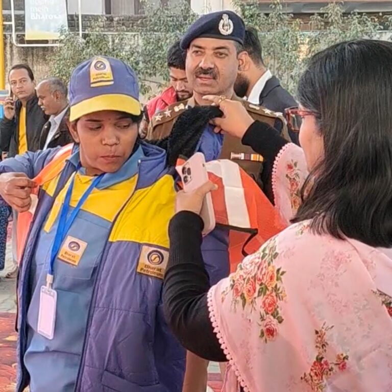 ग्वालियर में 5 पेट्रोल पंपों पर 8 महिलाएँ “शक्ति दीदी” बन संभालेंगी फ्यूल डिलेवरी की जिम्मेदारी