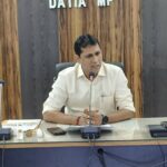 कलेक्टर स्वप्निल वानखड़े ने समय-सीमा बैठक में विभागीय योजनाओं की समीक्षा की