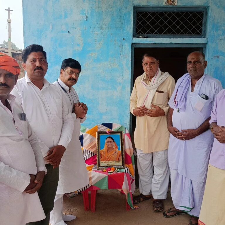 विधायक प्रदीप अग्रवाल ने ग्राम भडौल पहुँचकर भाजपा नेता राकेश मुद्गल के परिवार को दी श्रद्धांजलि व शोक संवेदना