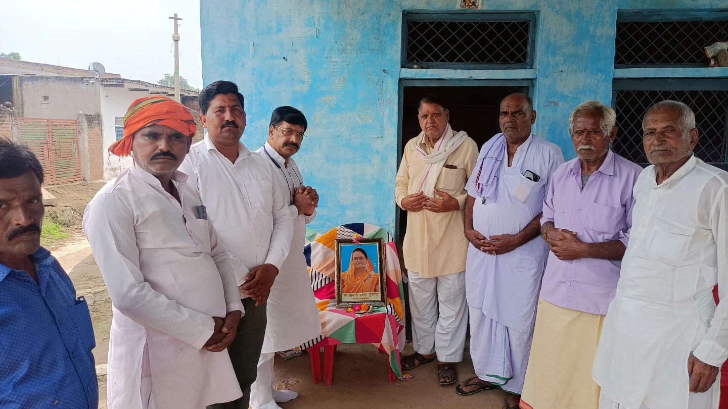 विधायक प्रदीप अग्रवाल ने ग्राम भडौल पहुँचकर भाजपा नेता राकेश मुद्गल के परिवार को दी श्रद्धांजलि व शोक संवेदना