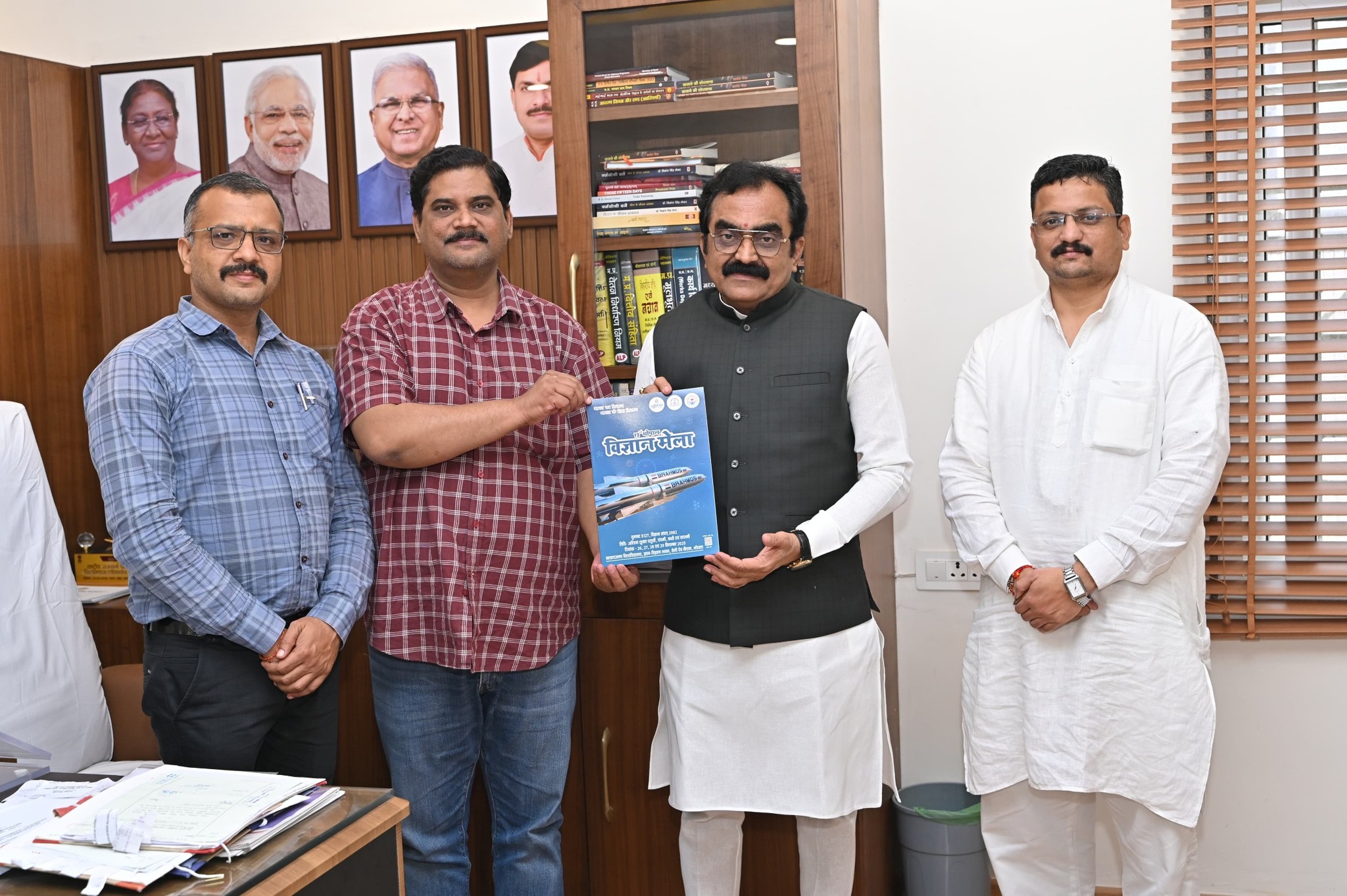 राकेश सिंह ने भोपाल विज्ञान मेला की तैयारियों पर की विस्तृत चर्चा और ब्रोशर का विमोचन