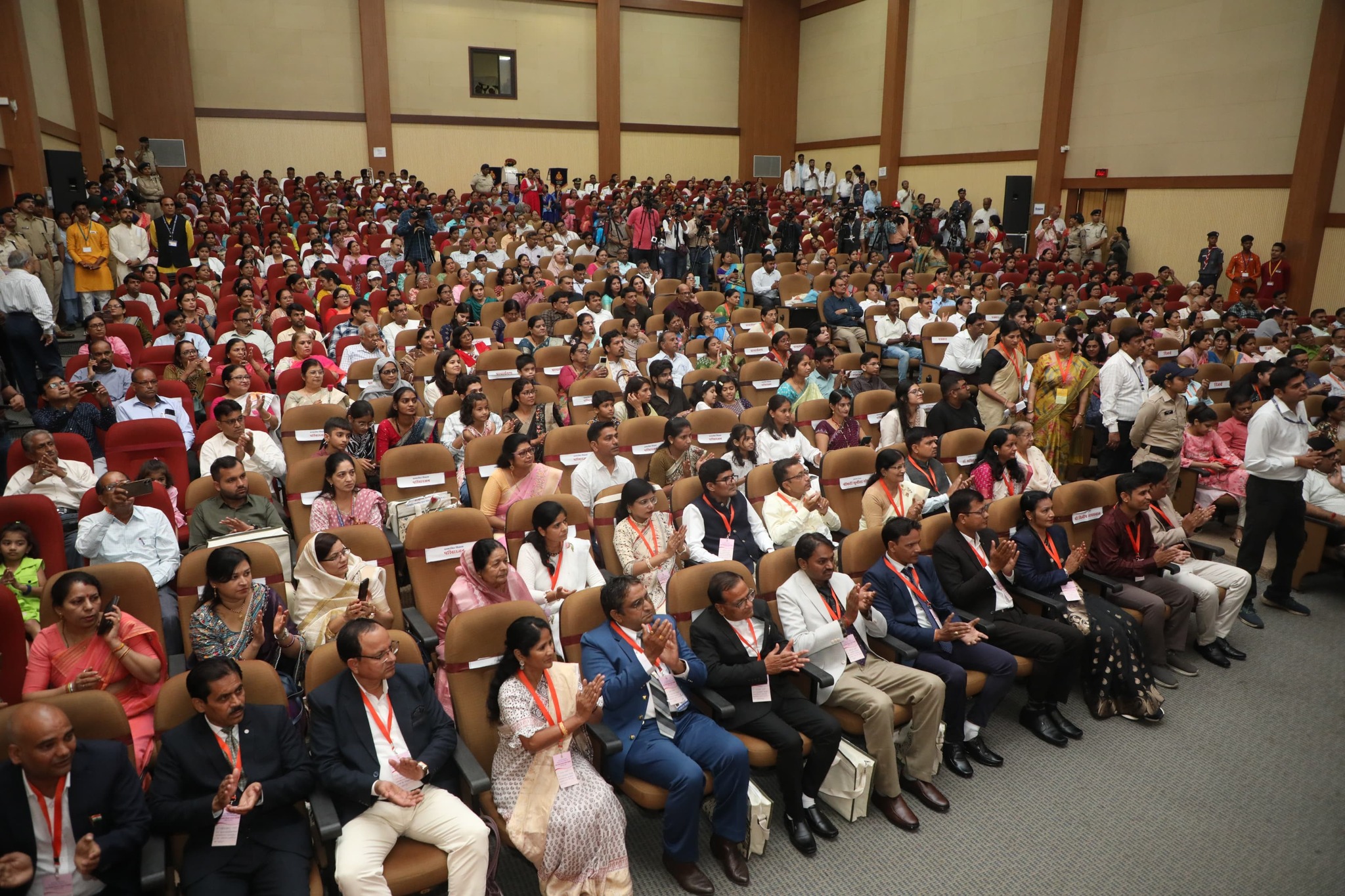 राज्य मंत्री कृष्णा गौर राज्य स्तरीय शिक्षक सम्मान समारोह 2025 में शामिल
