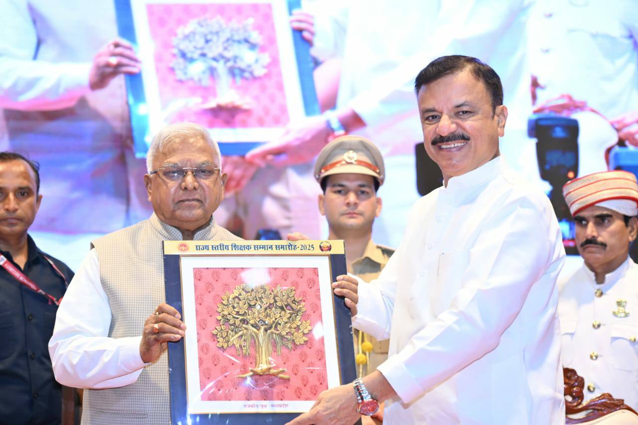 राज्य स्तरीय शिक्षक सम्मान समारोह 2025 में मंत्री उदय प्रताप सिंह ने किया सहभागिता, शिक्षकों और विद्यार्थियों को किया सम्मानित
