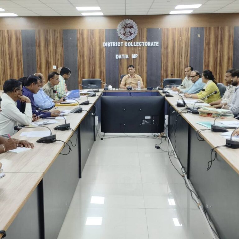 कलेक्टर स्वप्निल वानखड़े ने की कृषि, मत्स्य, सहकारिता एवं पशुपालन विभागों की समीक्षा