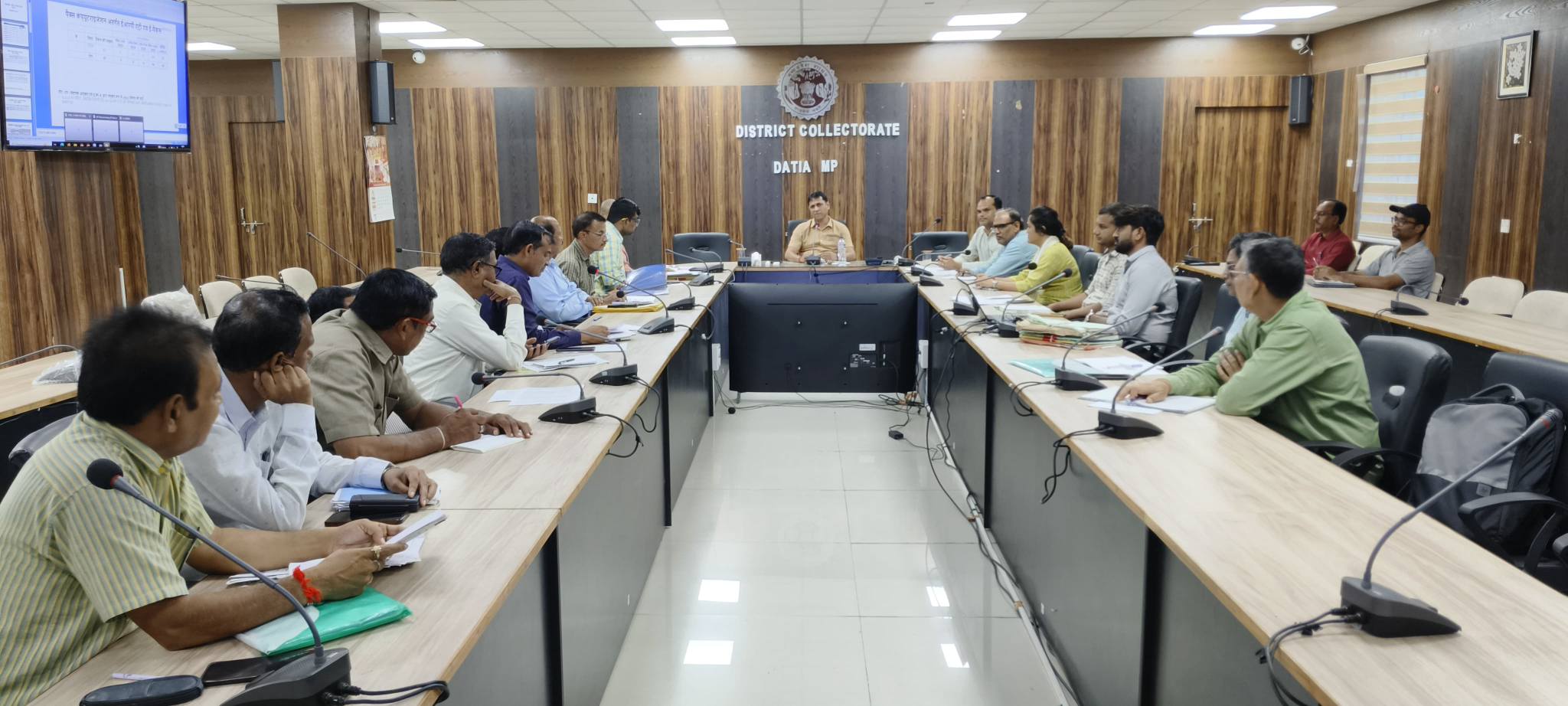कलेक्टर स्वप्निल वानखड़े ने की कृषि, मत्स्य, सहकारिता एवं पशुपालन विभागों की समीक्षा