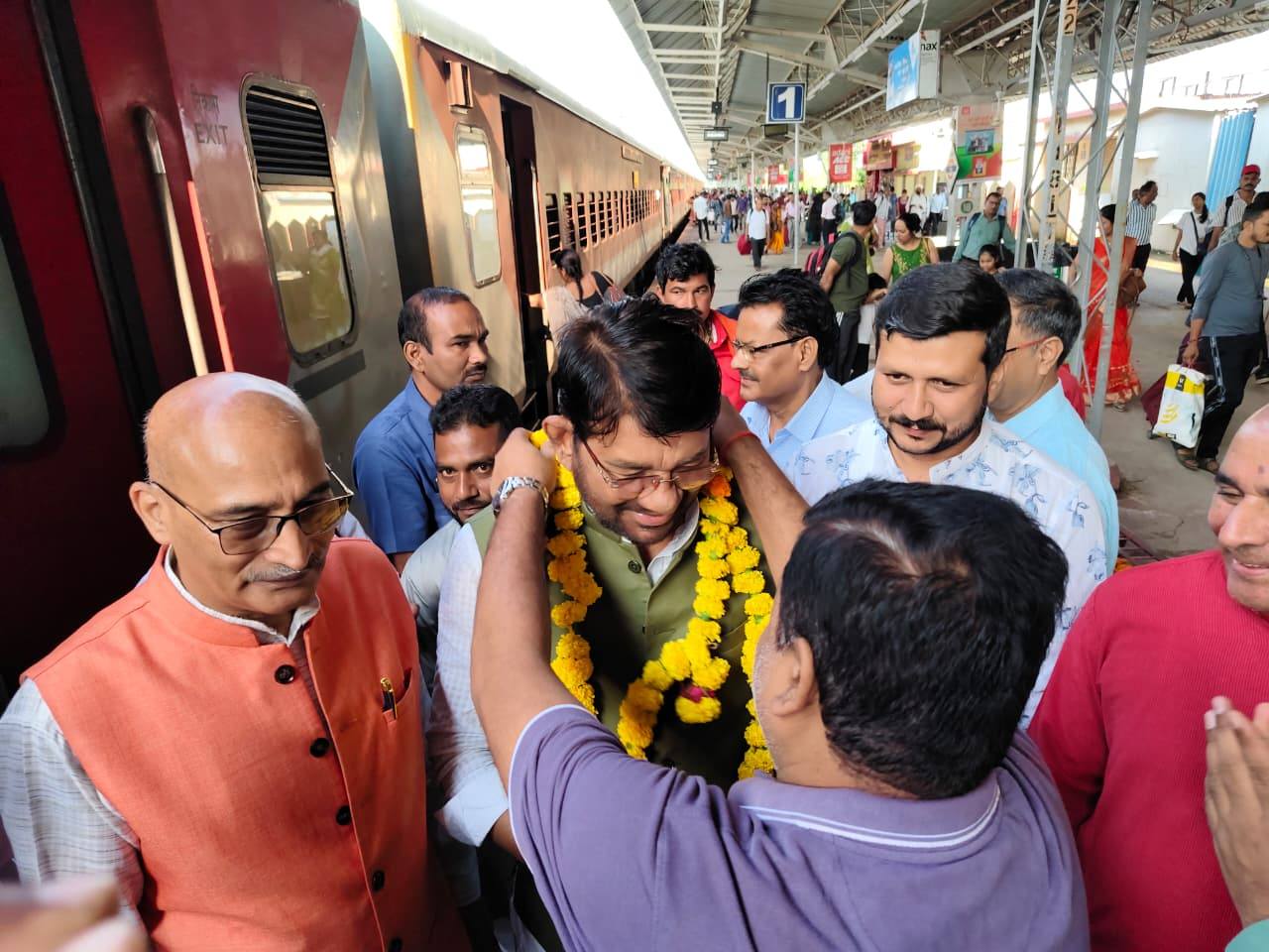 ChatGPT said: 📰 रीवा रेलवे स्टेशन पर भाजपा कार्यकर्ताओं ने मंत्री लखन पटेल का किया आत्मीय स्वागत