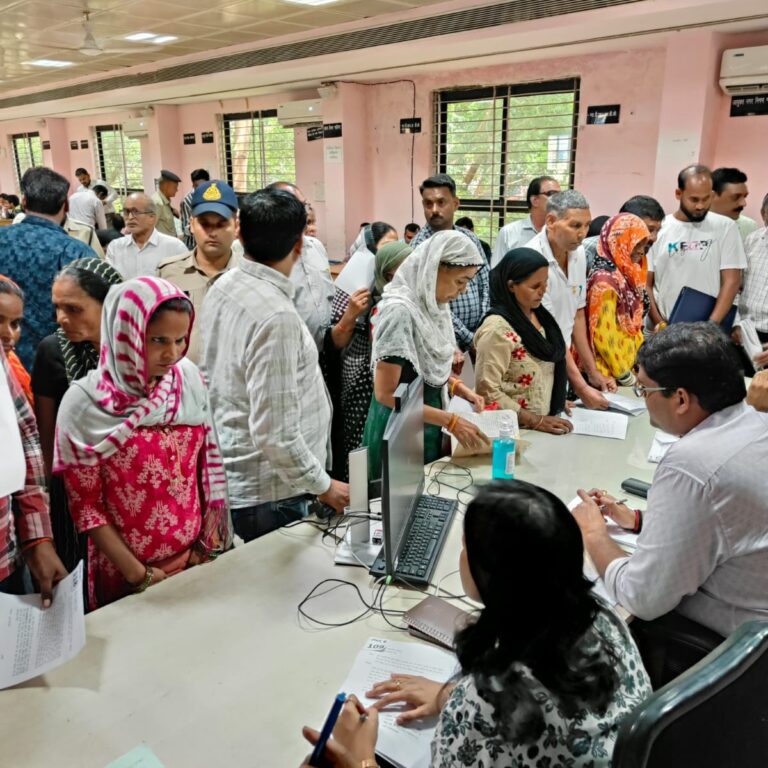 ग्वालियर: कलेक्ट्रेट की जन-सुनवाई में 127 लोगों की समस्याओं का समाधान