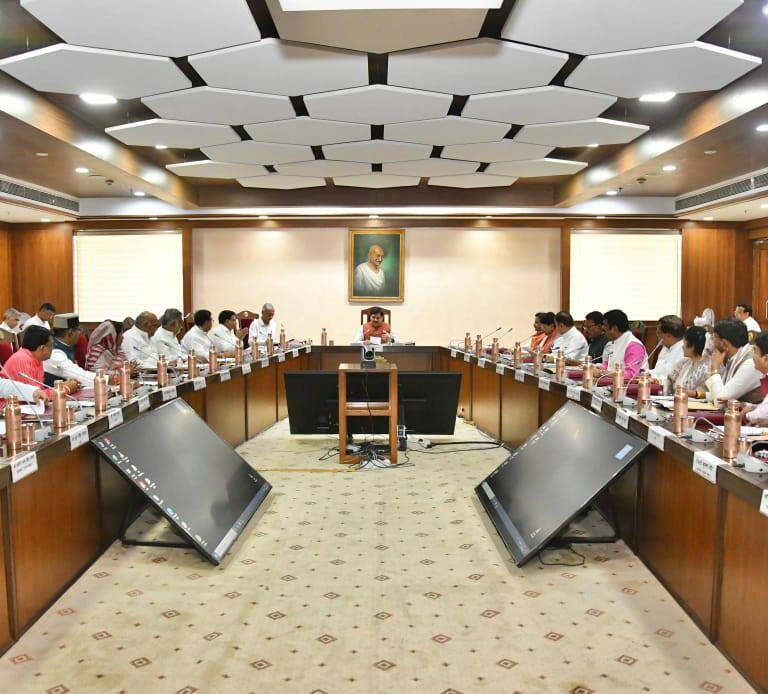मंत्री उदय प्रताप सिंह ने भोपाल में कैबिनेट बैठक में भाग लिया