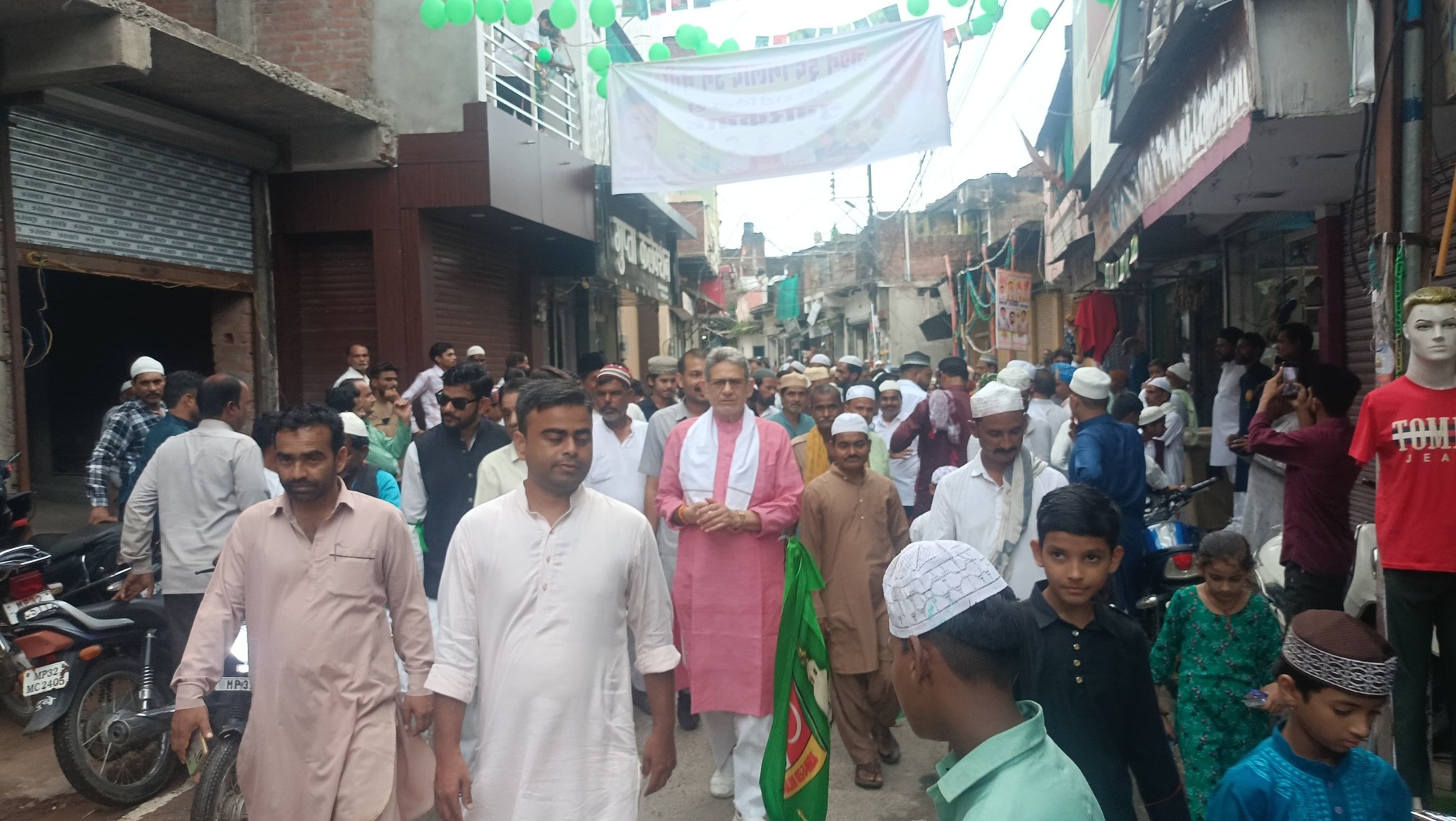 विधायक राजेन्द्र भारती ईद मिलादुन्नबी जुलूस में हुए शामिल