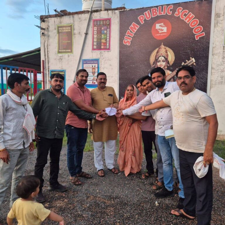 भितरवार नगर परिषद उपाध्यक्ष की टीम ने आर्थिक सहायता अभियान के तहत सहयोग जुटाया