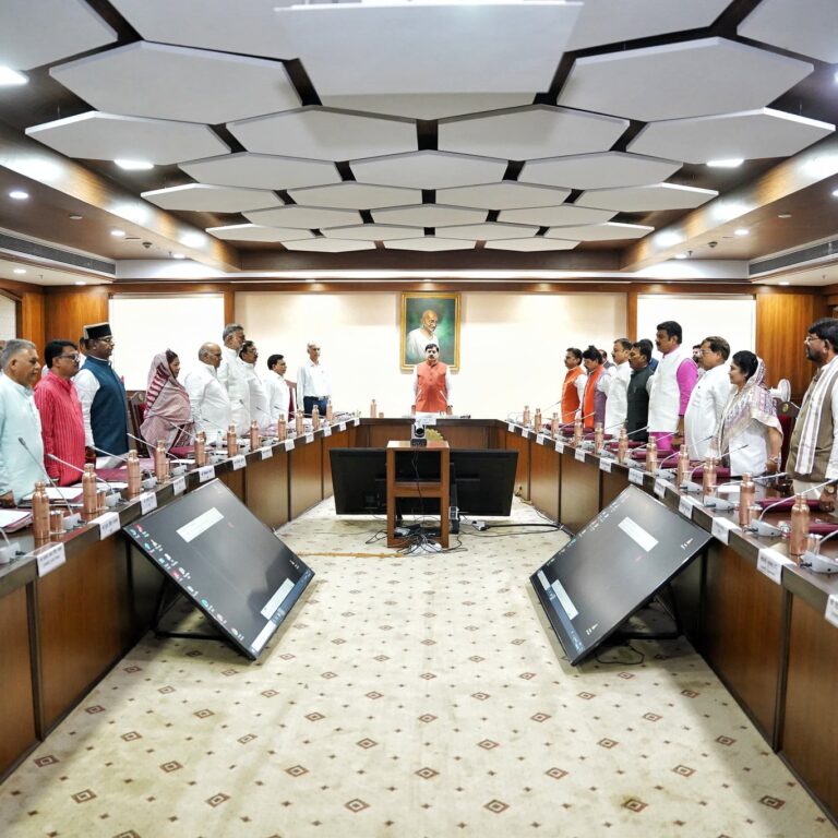 मंत्री कैलाश विजयवर्गीय ने भोपाल में मंत्रिपरिषद बैठक में भाग लेकर साझा किए विचार