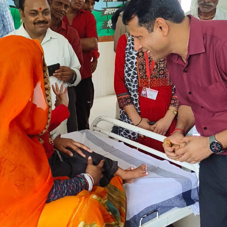 कलेक्टर श्री स्वप्निल वानखड़े ने भाण्डेर उप स्वास्थ्य केंद्र का आकस्मिक निरीक्षण किया