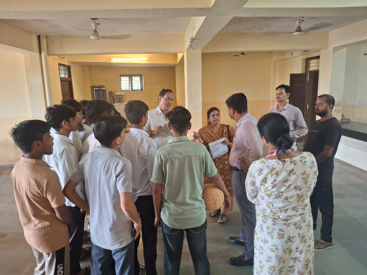 कलेक्टर के निर्देश पर एसडीएम ने किया ज्ञानोदय विद्यालय का निरीक्षण