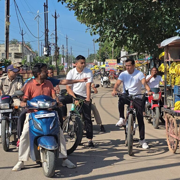 कलेक्टर स्वप्निल वानखड़े ने साइकिल से शहर का निरीक्षण कर दिए आवश्यक निर्देश