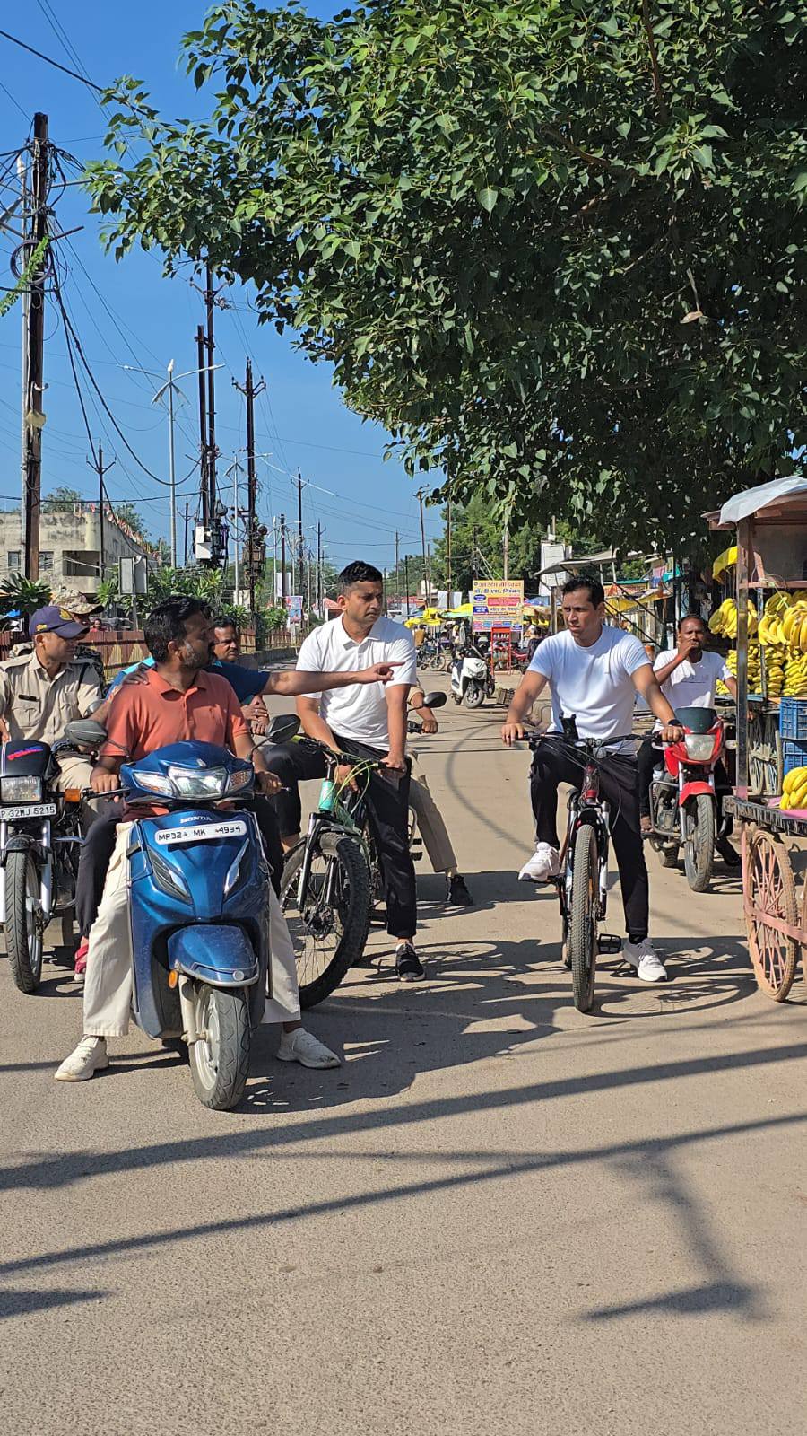 कलेक्टर स्वप्निल वानखड़े ने साइकिल से शहर का निरीक्षण कर दिए आवश्यक निर्देश