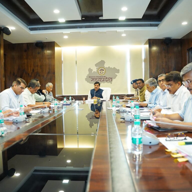 मुख्यमंत्री डॉ. मोहन यादव ने ‘समाधान ऑनलाइन’ में 12 प्रकरणों की की सुनवाई, दोषियों पर हुई सख्त कार्रवाई