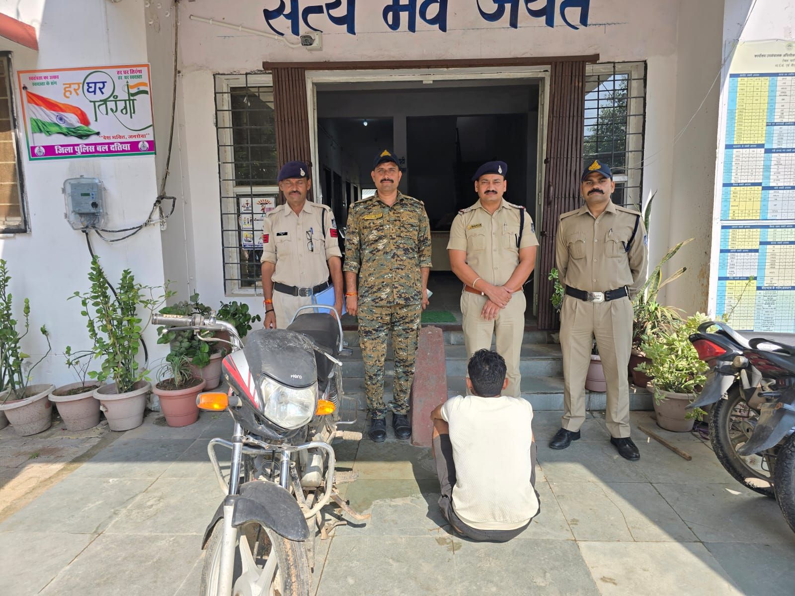 ChatGPT said: 🚨 दतिया पुलिस की बड़ी कार्रवाई: शातिर बाइक चोर गिरफ्तार