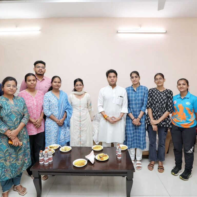 अशोकनगर के होनहार युवाओं के साथ ज्योतिरादित्य सिंधिया ने किया आत्मीय संवाद