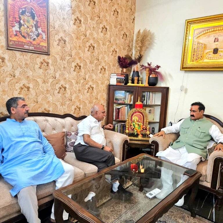 डॉ. नरोत्तम मिश्रा से भाजपा प्रदेश अध्यक्ष और संगठन महामंत्री की मुलाकात