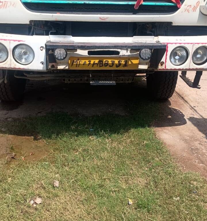 खनिज का अवैध परिवहन करने पर दो वाहन जब्त