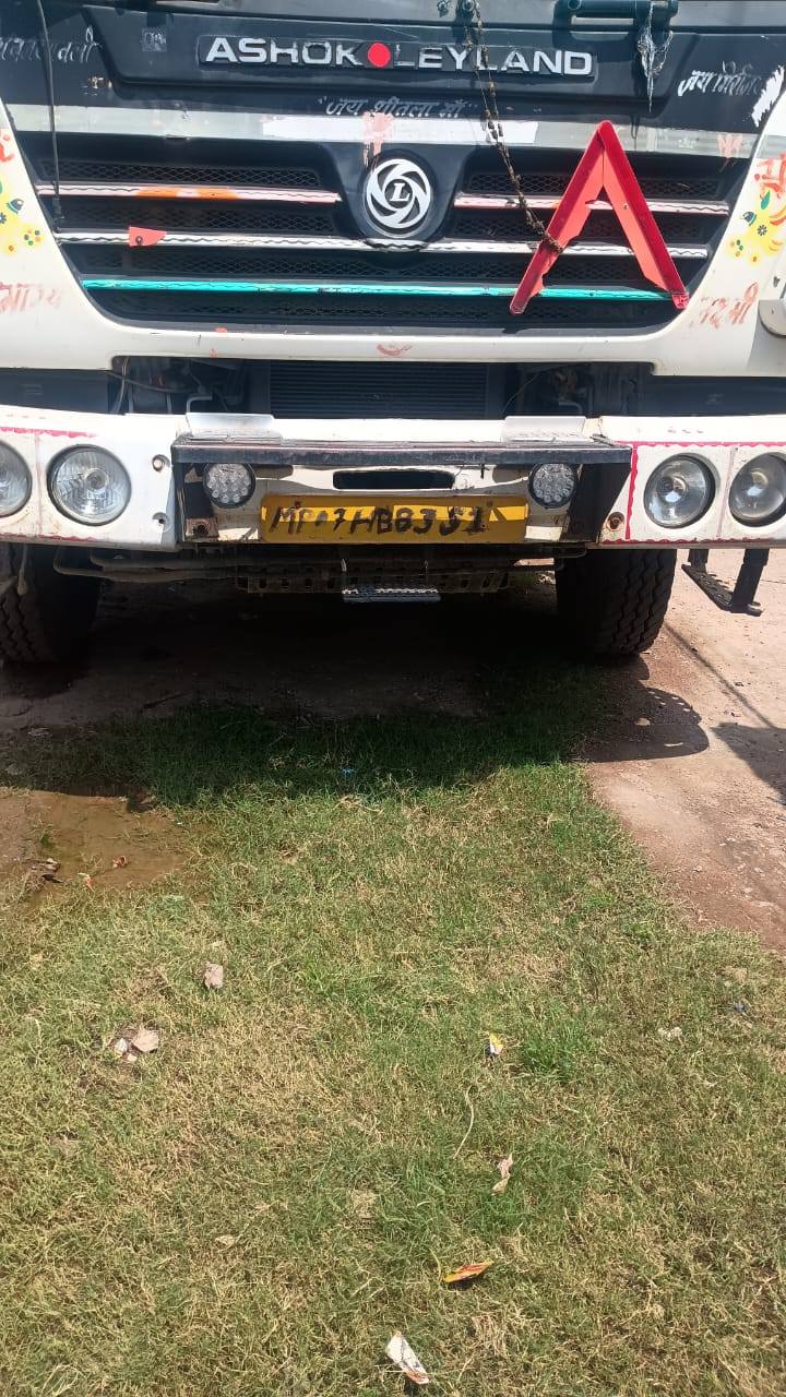 खनिज का अवैध परिवहन करने पर दो वाहन जब्त