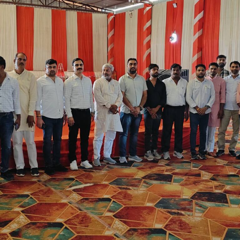 डबरा ग्रामीण मंडल ने आयोजित की परिचय बैठक और सहभोज, मोदी जी की डॉक्यूमेंट्री का प्रसारण