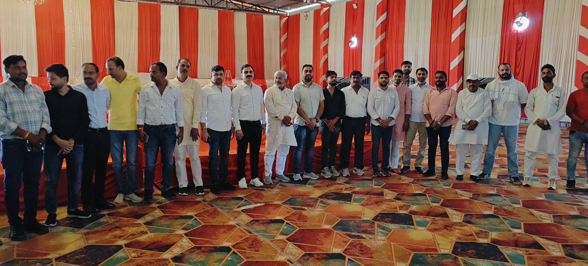 डबरा ग्रामीण मंडल ने आयोजित की परिचय बैठक और सहभोज, मोदी जी की डॉक्यूमेंट्री का प्रसारण