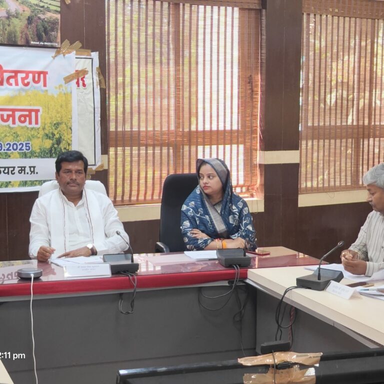 बरा विधायक सुरेश राजे ने ग्वालियर कलेक्ट्रेट में की बैठक में शिरकत