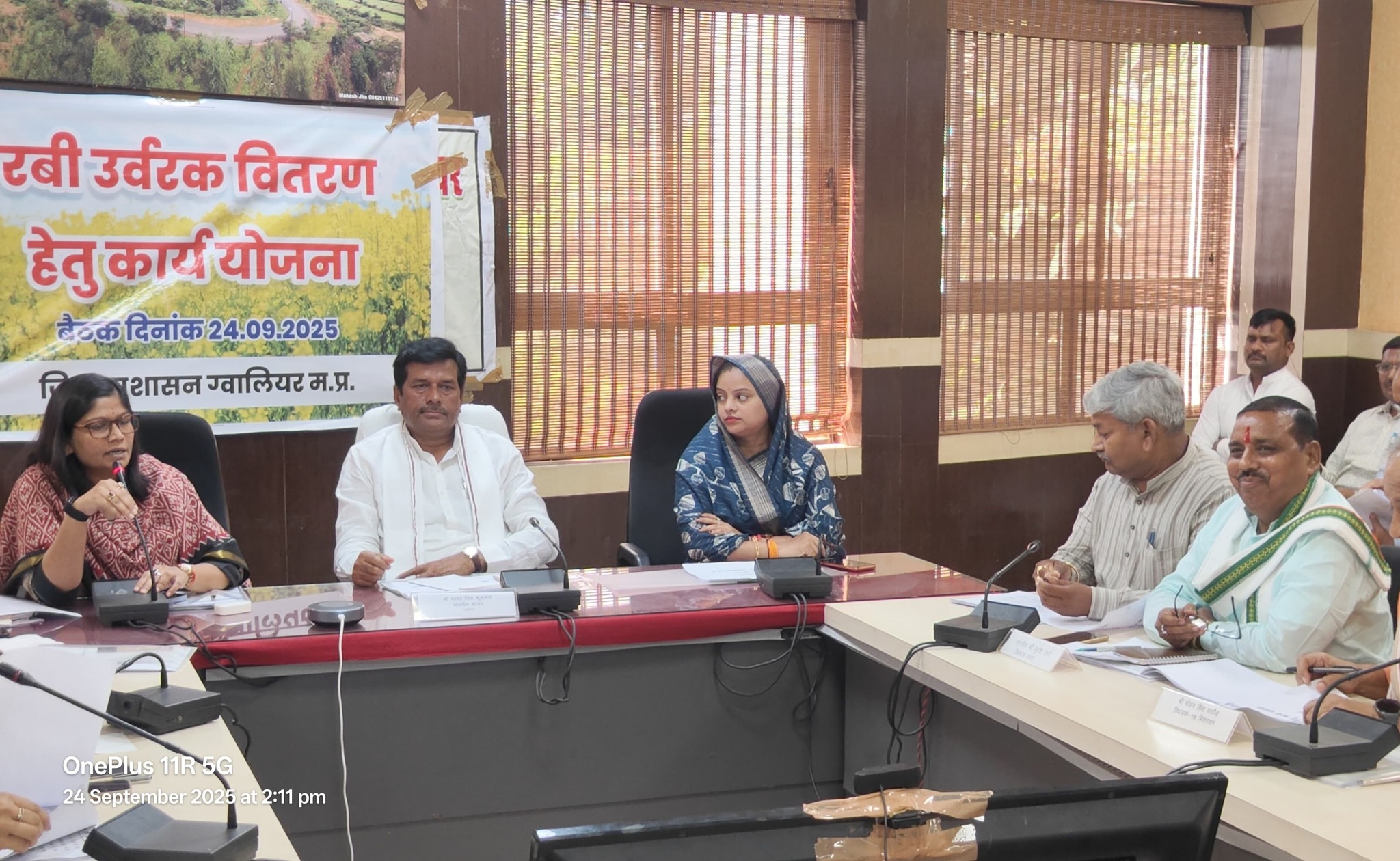 बरा विधायक सुरेश राजे ने ग्वालियर कलेक्ट्रेट में की बैठक में शिरकत