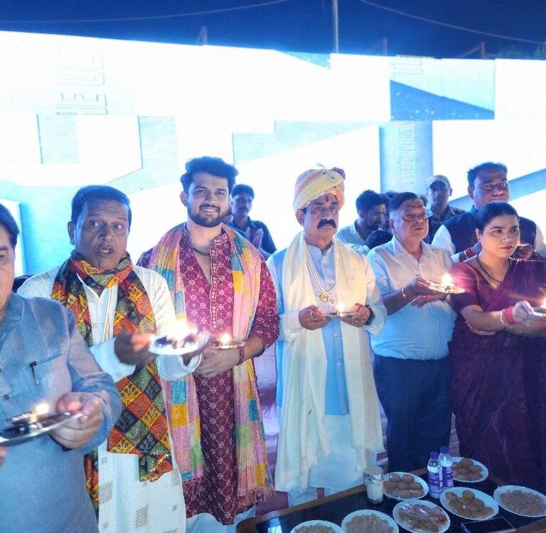 डॉ. नरोत्तम मिश्रा ने गरबा महोत्सव में माँ भवानी की आराधना की