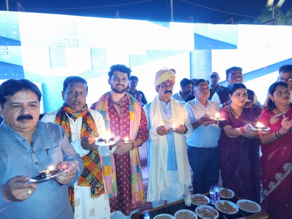 डॉ. नरोत्तम मिश्रा ने गरबा महोत्सव में माँ भवानी की आराधना की