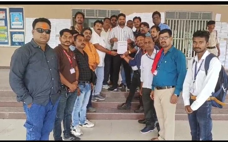 पत्रकार बीमा योजना की राशि शून्य करने एवं समयसीमा बढ़ाने की मांग पर ज्ञापन सौंपा