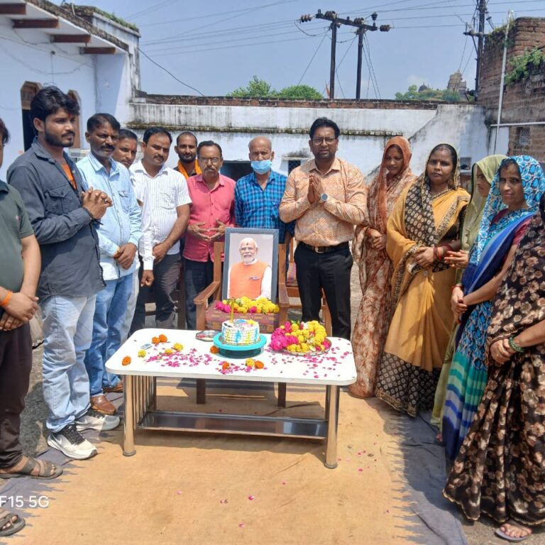 भाजपा के वरिष्ठ कार्यकर्ता पं. सुमित भार्गव का भी जन्मदिन कार्यकर्ताओं ने मनाया।